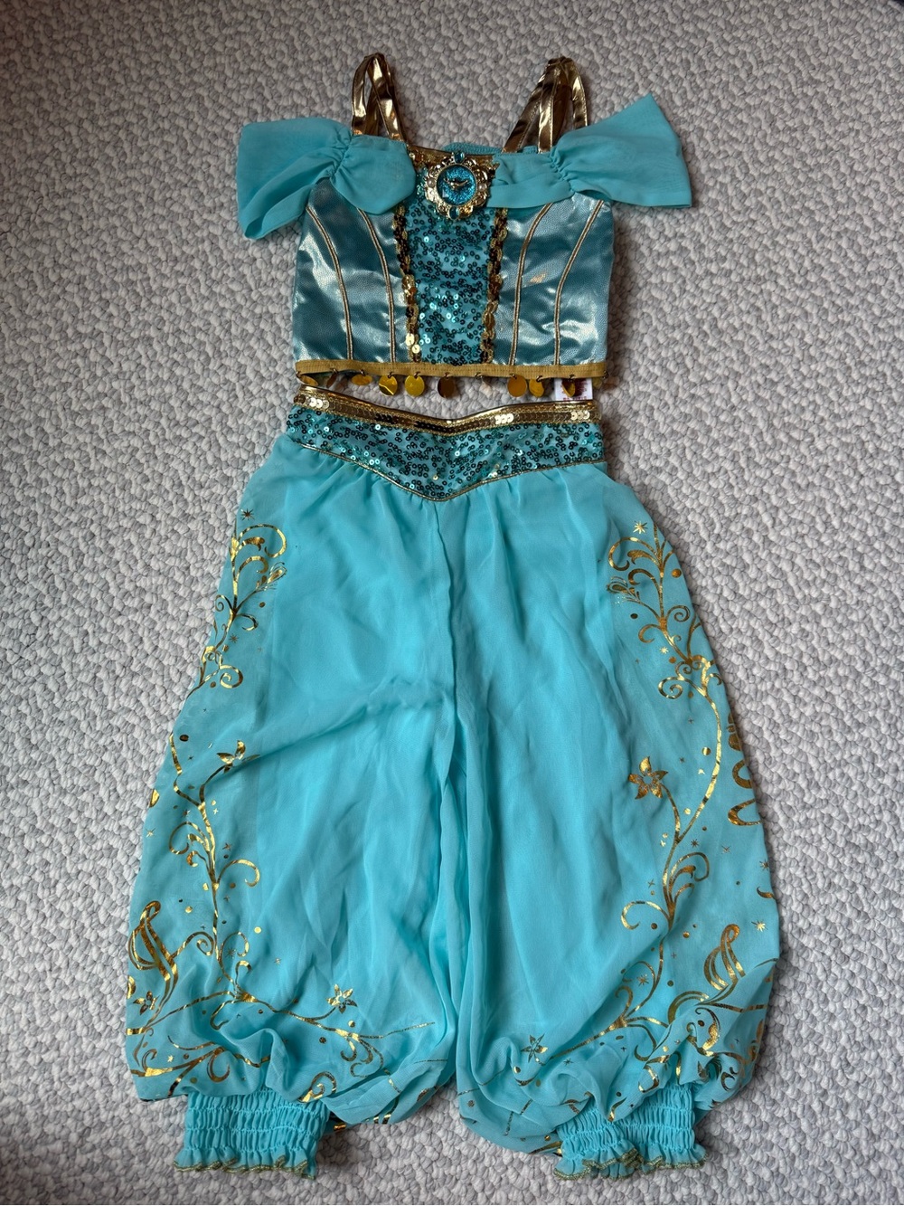 Beautiful Disney princess Jasmine 2-piece costume, size 3